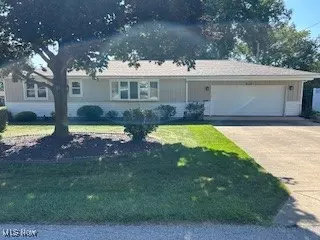 215 James St, Columbiana, OH 44408