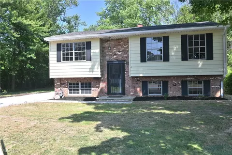5838 Woodley Ct, Ashtabula, OH 44004