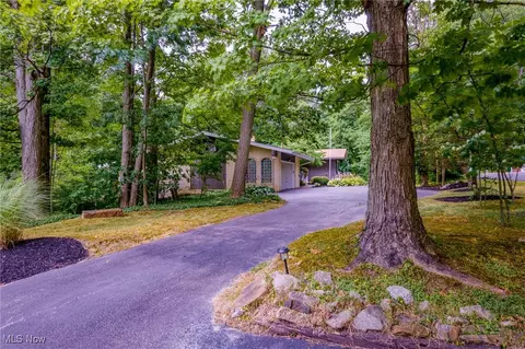 8785 Eagle Rd, Kirtland, OH 44094