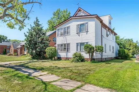 836 E 236th St, Euclid, OH 44123 photo 2