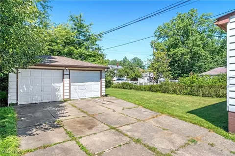836 E 236th St, Euclid, OH 44123 photo 5