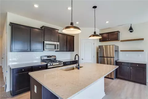 111 Willow Way, Elyria, OH 44035 photo 4