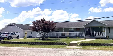 68960 Pine Ter, Bridgeport, OH 43912
