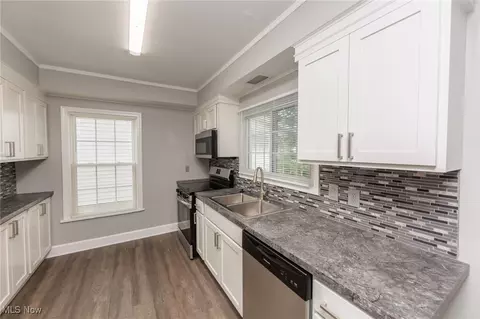 59 E 221 St, Euclid, OH 44123 photo 9