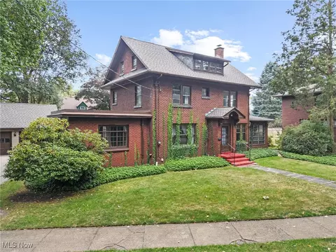 1271 Circle Dr, Akron, OH 44310 photo 2