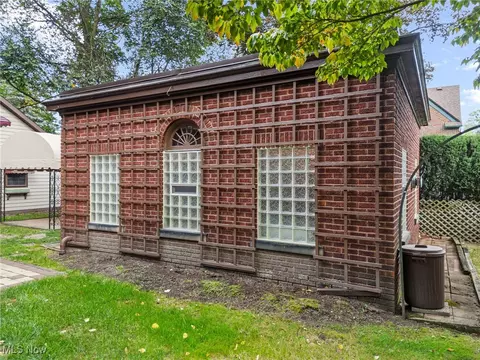 1271 Circle Dr, Akron, OH 44310 photo 3