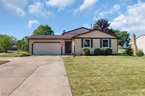 3488 Woodstock Ln, Brunswick, OH 44212