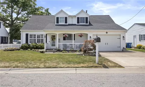 5105 Park Dr, Vermilion, OH 44089