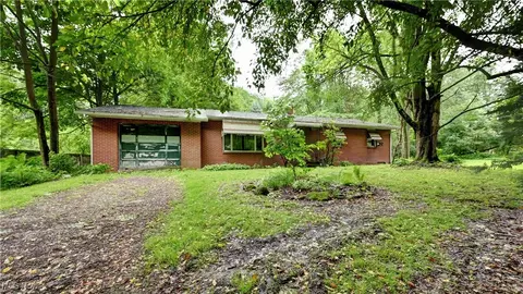 3686 Edison St NW, Uniontown, OH 44685