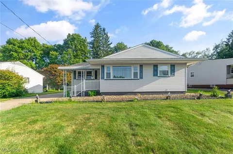 1119 Doris Dr, Hubbard, OH 44425