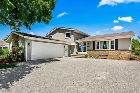 4949 Orchard Dr, Brunswick, OH 44212