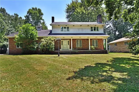 3120 Meadow Ln NE, Howland, OH 44483