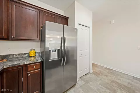 Entry Way - 412 Deer Xing, Elyria, OH 44035 photo 2 of 2