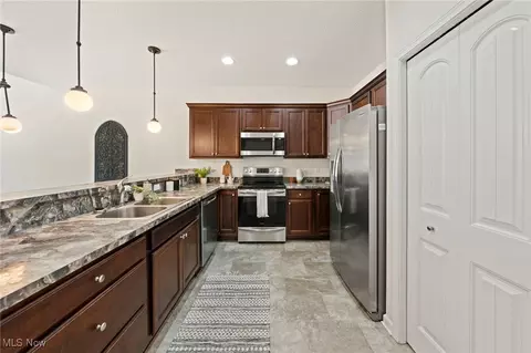 Kitchen - 412 Deer Xing, Elyria, OH 44035 photo 1 of 2