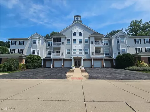 703 Aqua Marine Blvd #703, Avon Lake, OH 44012