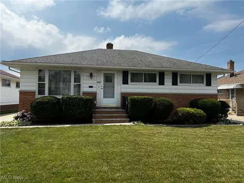 15512 Shirley Ave, Maple Heights, OH 44137
