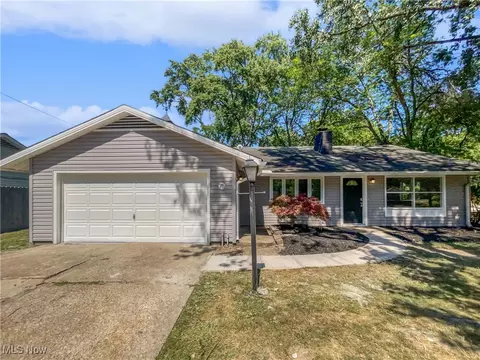 75 Sunset Dr, Berea, OH 44017