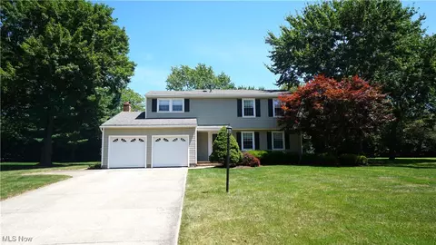 5907 Sunset Dr, Hudson, OH 44236