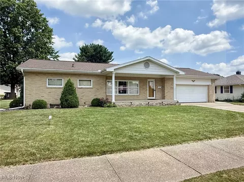933 Prospect St NW, New Philadelphia, OH 44663