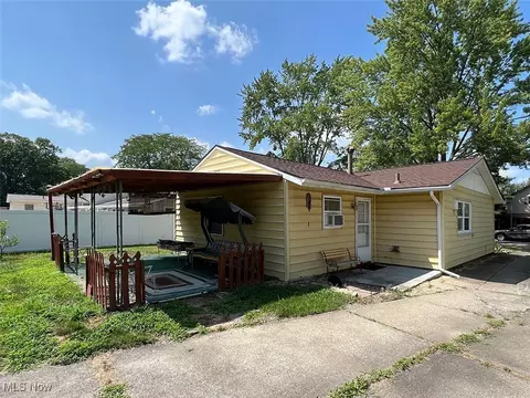 Exterior - 715 Cornell Ave, Elyria, OH 44035 photo 4 of 5