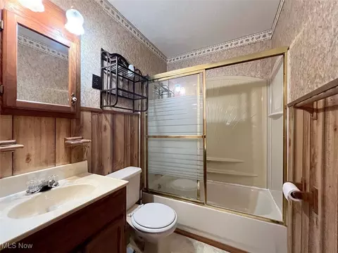 Bath - 715 Cornell Ave, Elyria, OH 44035 photo 3 of 3