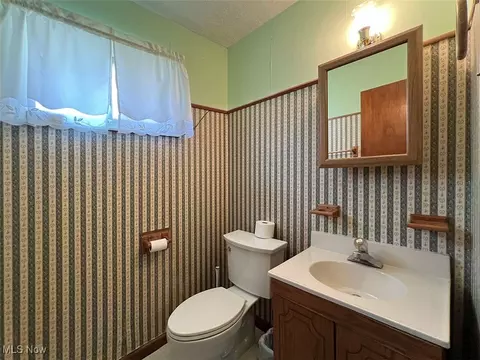 Bath - 715 Cornell Ave, Elyria, OH 44035 photo 1 of 3