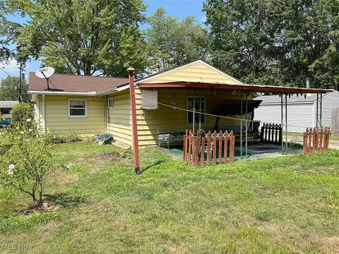Exterior - 715 Cornell Ave, Elyria, OH 44035 photo 3 of 5
