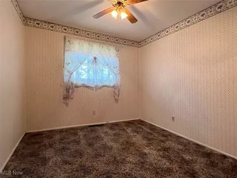 Bedroom - 715 Cornell Ave, Elyria, OH 44035 photo 2 of 7
