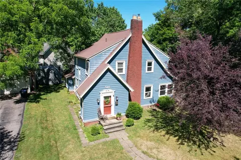 516 Roslyn Ave, Akron, OH 44320