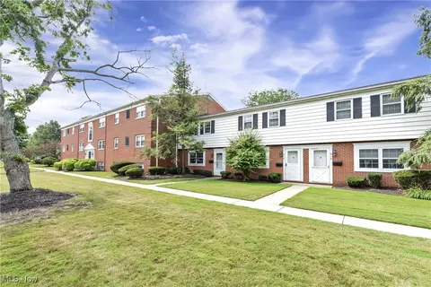 3944 Brendan Ln #G514, North Olmsted, OH 44070