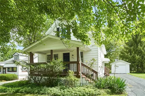 296 W Glendale St, Bedford, OH 44146