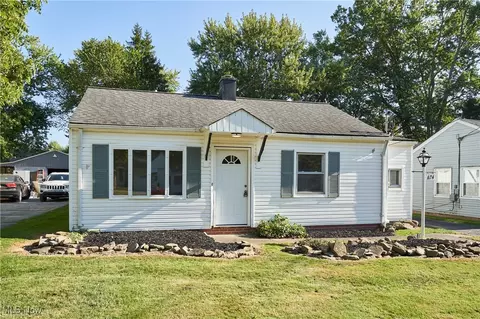 624 W Glendale St, Bedford, OH 44146