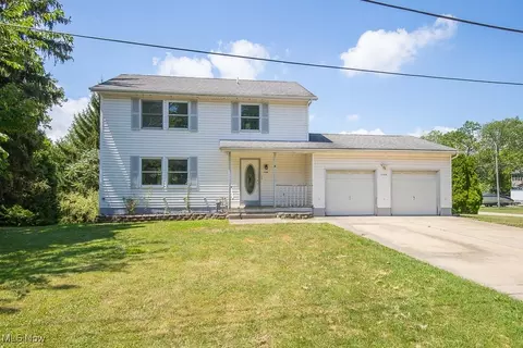 17328 Fetzer Dr, Strongsville, OH 44149