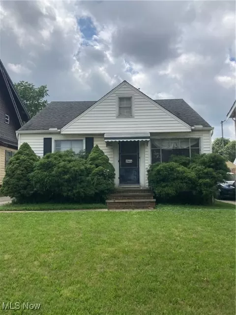 7915 Snow Rd, Parma, OH 44129