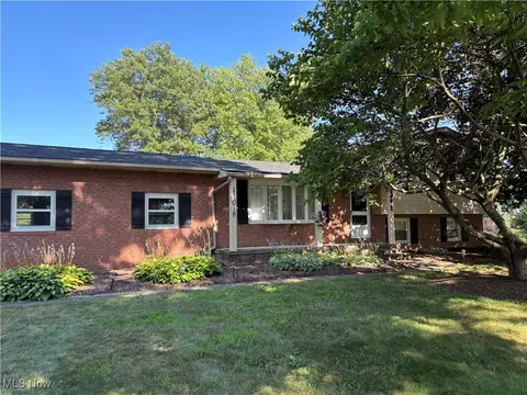 11018 Oasis Ave NE, Uniontown, OH 44685