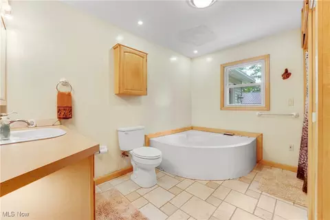 Bath - 6009 Bole Dr, Andover, OH 44003 photo 1 of 6
