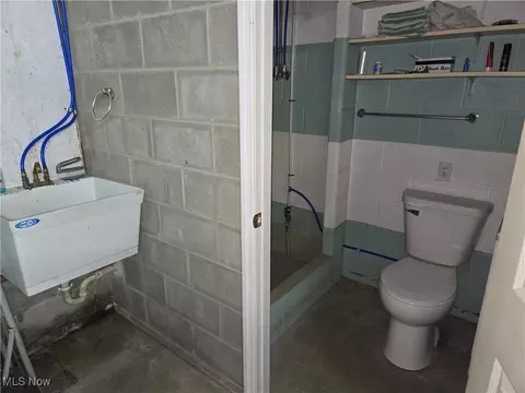 Bath - 6009 Bole Dr, Andover, OH 44003 photo 6 of 6