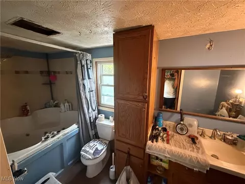240 Connecticut Ave, Elyria, OH 44035 photo 5