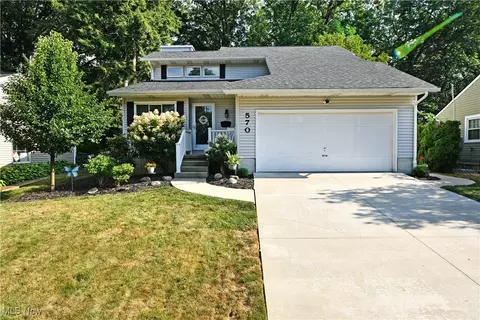 570 Palisades Dr, Akron, OH 44303