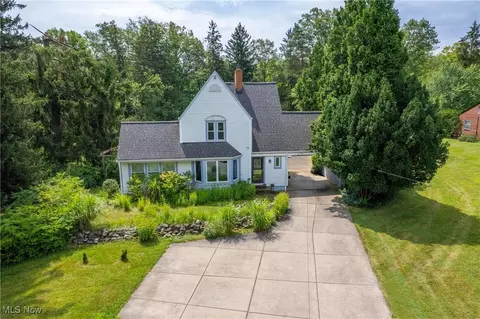 8700 Fitzwater Rd, Brecksville, OH 44141