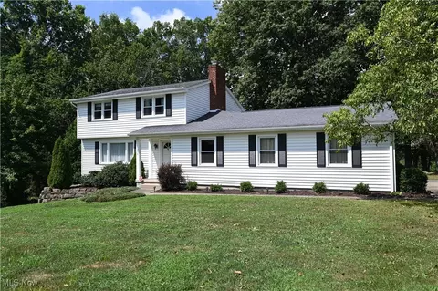 290 Montridge Dr, Canfield, OH 44406