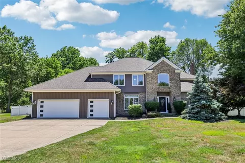 6164 Tourelle Dr, Highland Heights, OH 44143