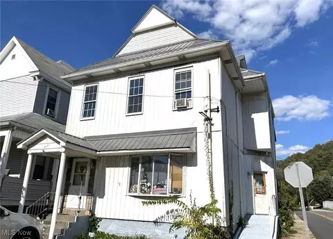 606 Ridge Ave, New Cumberland, WV 26047