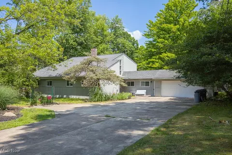 7547 N Linden Ln, Parma Heights, OH 44130