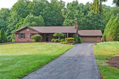 11904 Lochwood St SW, Massillon, OH 44647