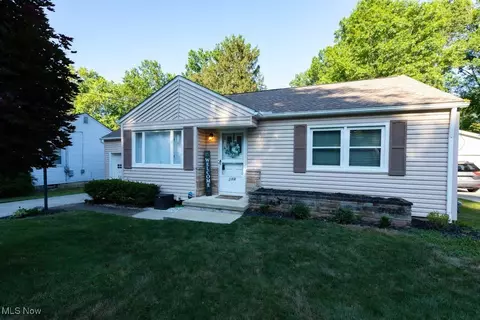 619 Woodside Dr, Kent, OH 44240