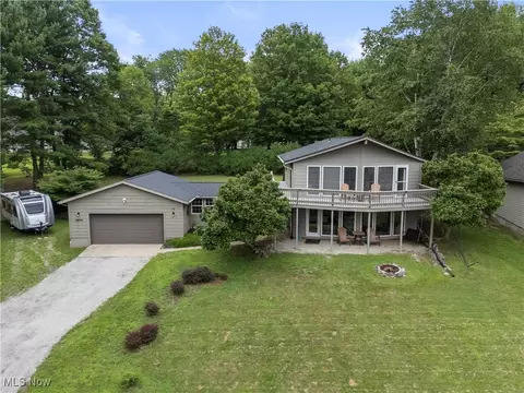 3874 Apple Valley Dr, Howard, OH 43028