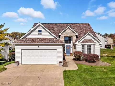 617 Eaton Dr, Aurora, OH 44202