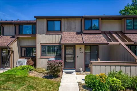 11424 Harbour Light Dr, North Royalton, OH 44133