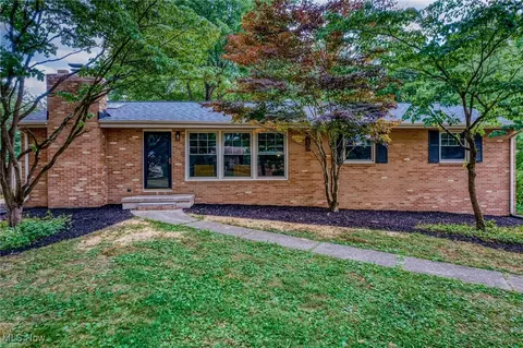 7906 Tahiti St NW, Massillon, OH 44646